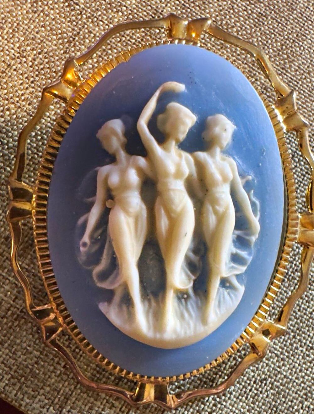 Oval Cameo Brooch Pin 3 Women Relief Blue & White Gold Tone Frame Art